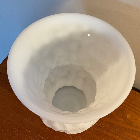 Vintage E.O. Brody Company Milk Glass - Crinkle Glass Flower Vase 8” - Picture 8 of 16